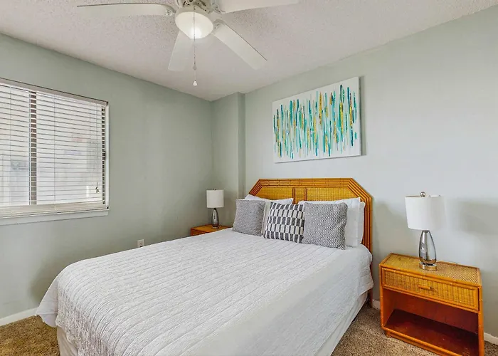 Holiday home Bright W Lagoon View & Shared Pools Hot Tub Tennis & Access Gulf Shores