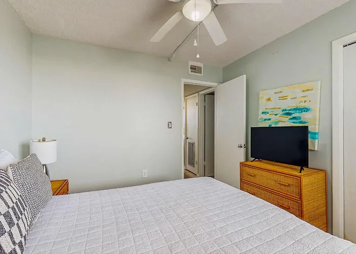 Holiday home Bright W Lagoon View & Shared Pools Hot Tub Tennis & Access Gulf Shores